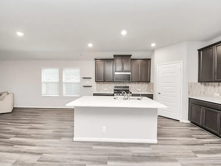 518 Ellwood Terrace Ln — Photo 7