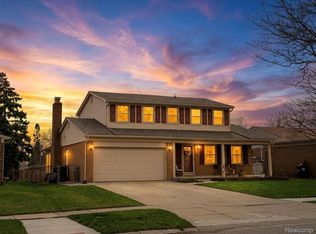 4274 Dickson Dr, Sterling Heights, MI