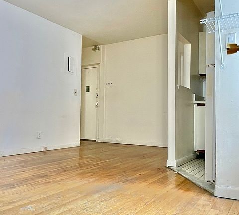 2nd image of 320 W 96th St APT 3c