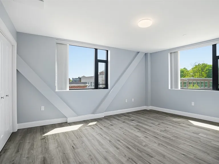 632 Centre St #306 — Photo 8