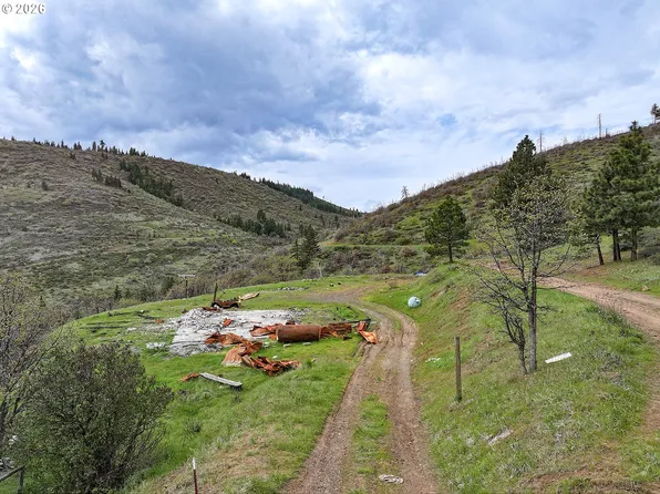 8800 Upper Mill Creek Rd, The Dalles, OR 97058
