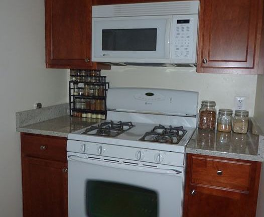 Kitchen (View 2)