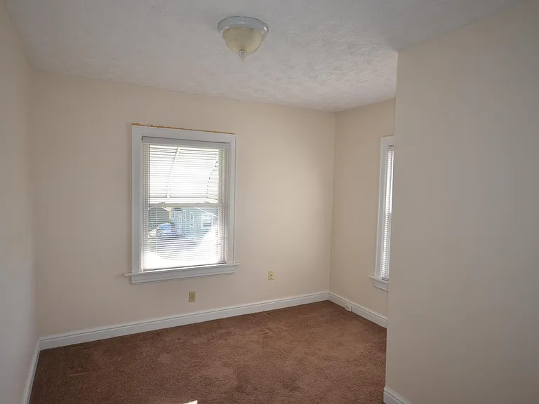 805 Saxon Ave — Photo 16