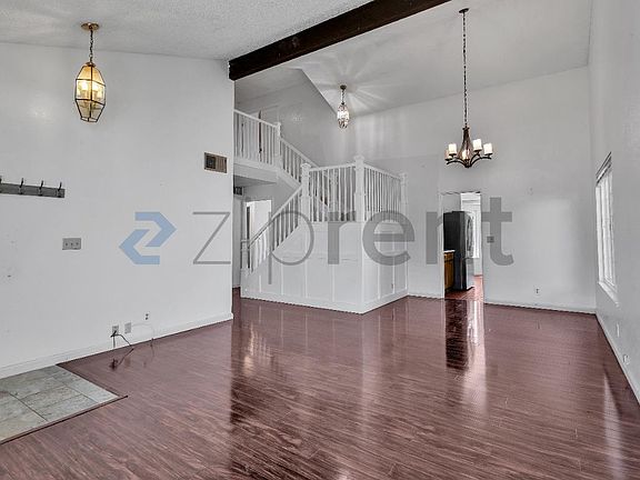 5th image of 32805 Palmdale Ct