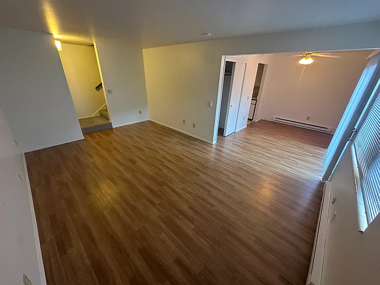 Newport Manor — Photo 15