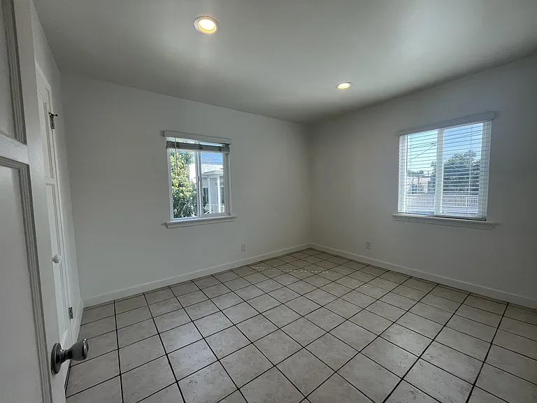945 Thomas Ave — Photo 23
