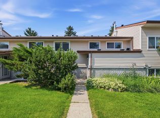 1749 Lakewood Rd S, Edmonton, AB T6K3Y1