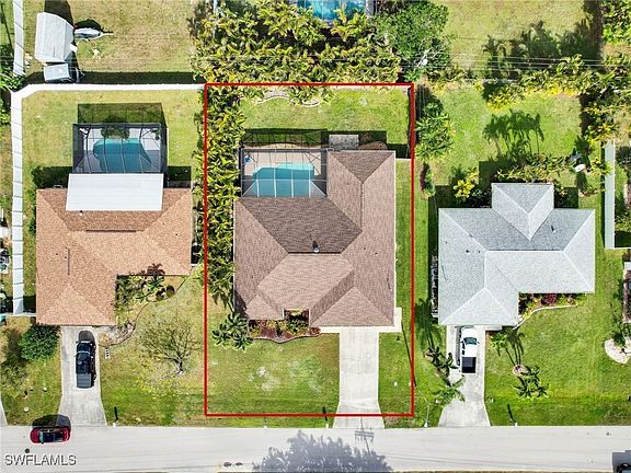 2nd image of 609 SW 32nd Ter