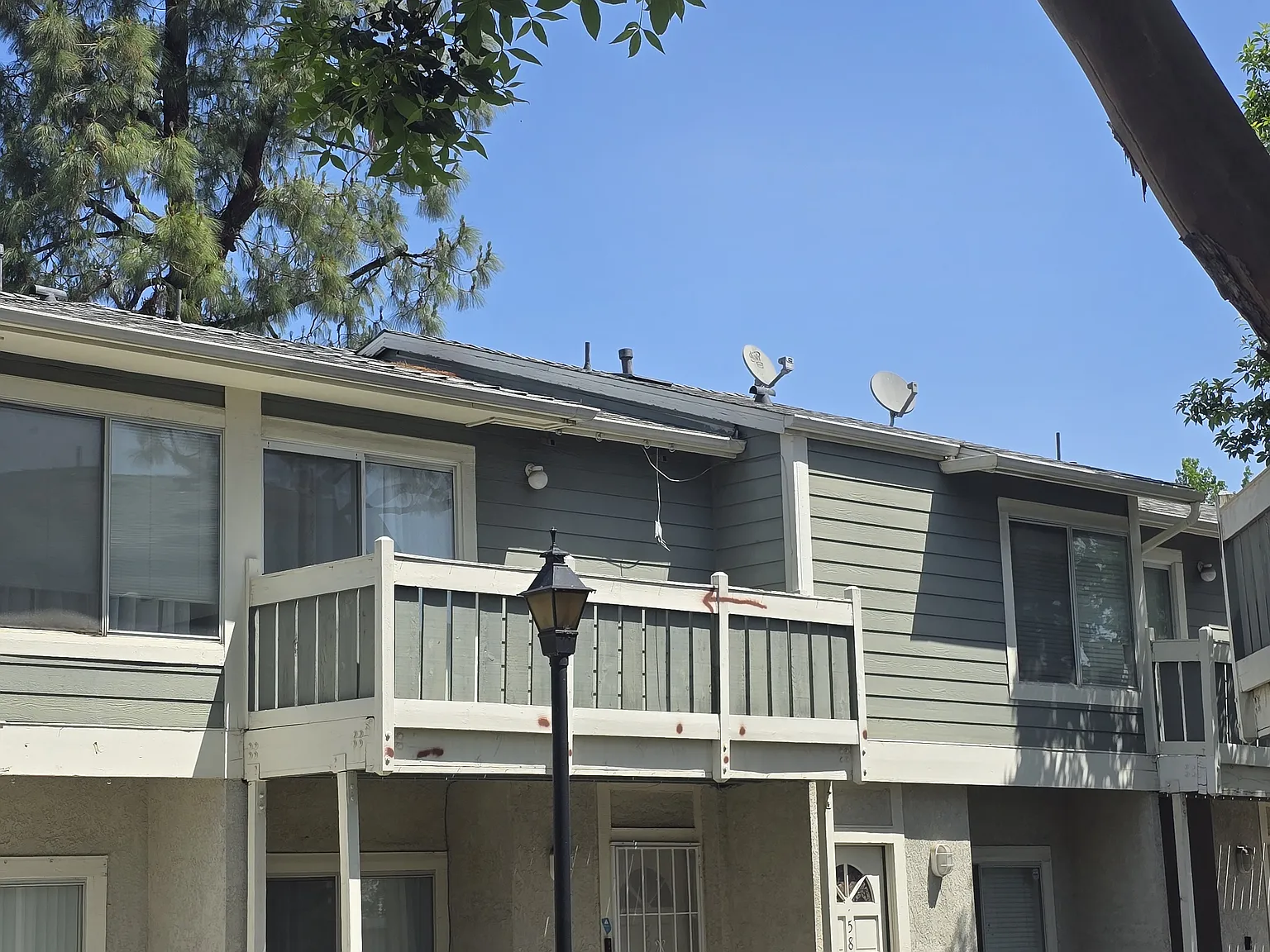 2 bed, 2.5 bath, 932 sqft, $2,590 — Photo 2