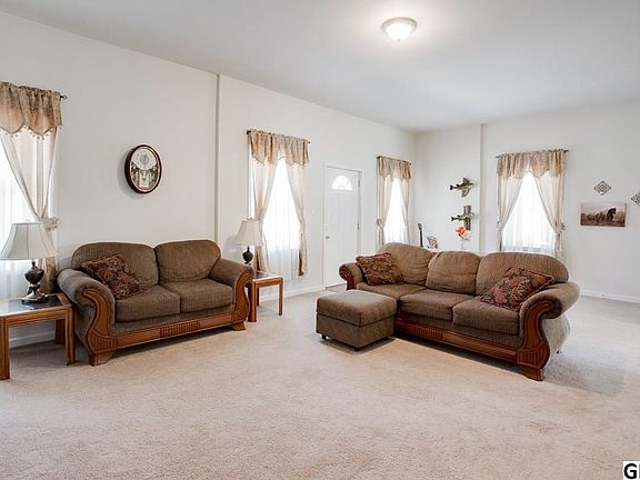 3rd image of 1848 E Grand Ave