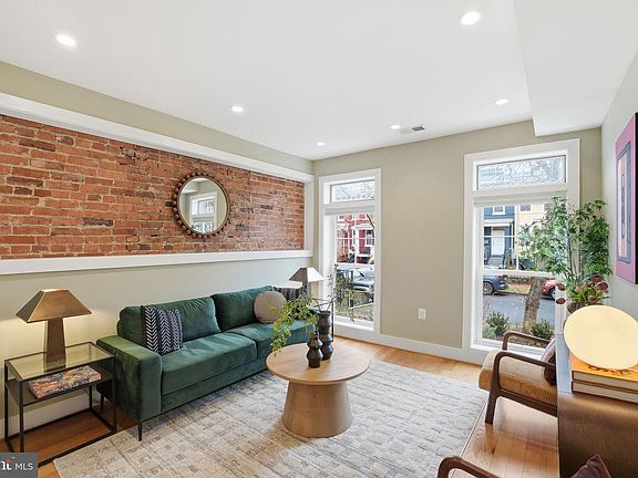 3rd image of 1604 D St SE