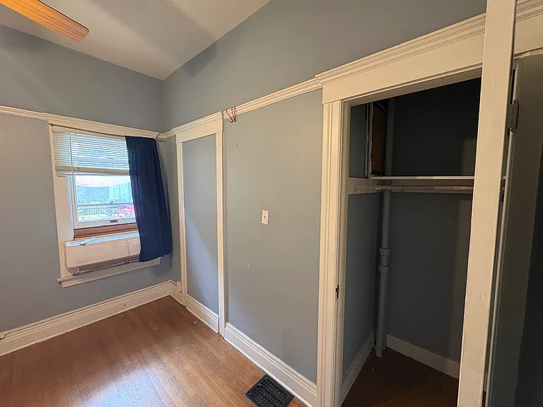 2713 S La Salle Ave — Photo 13