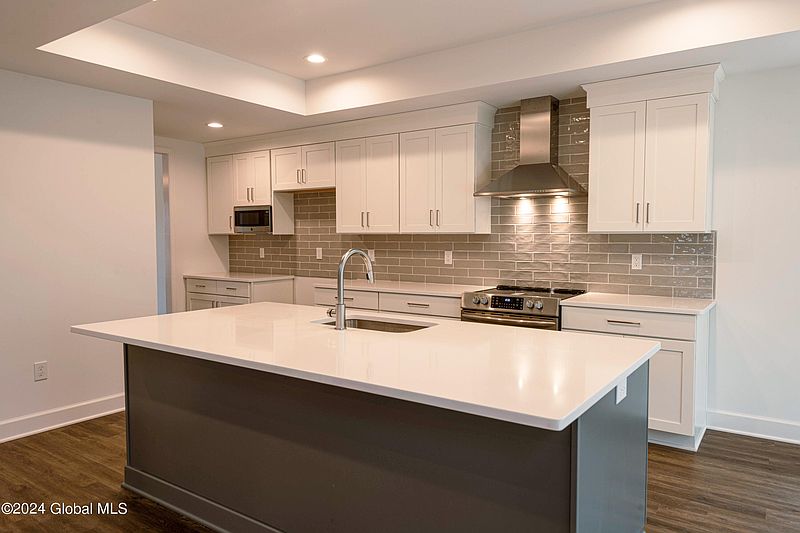 2nd image of 40 Farmington Court