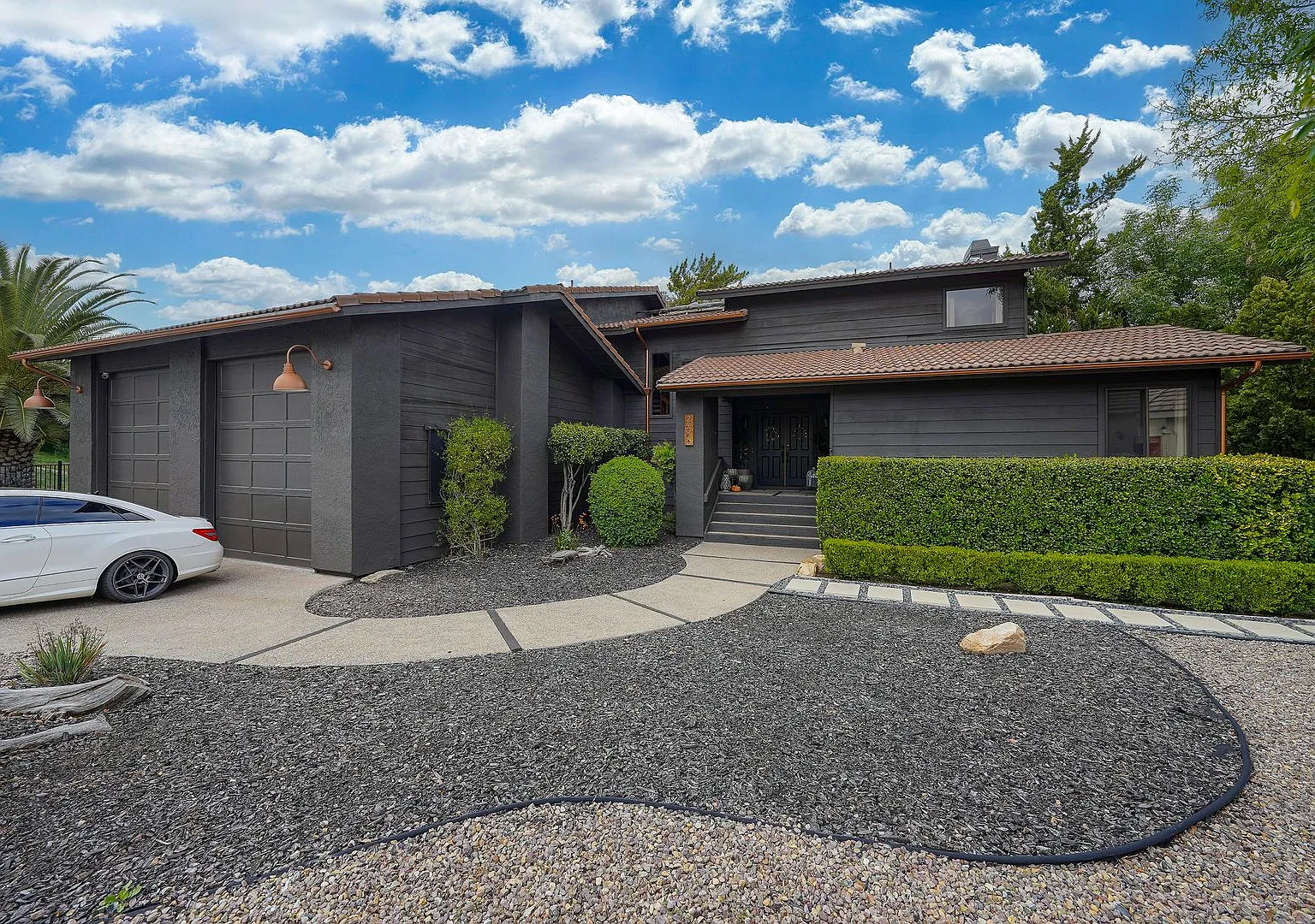 Stunning Executive Style home on 18th hole of San Vicente Golf Course — Photo 3