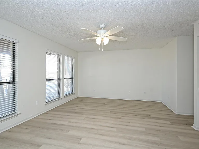 105 Crescent Blf — Photo 11