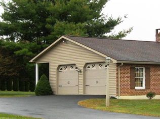 11 Creeks Edge Rd, Oley, PA 19547
