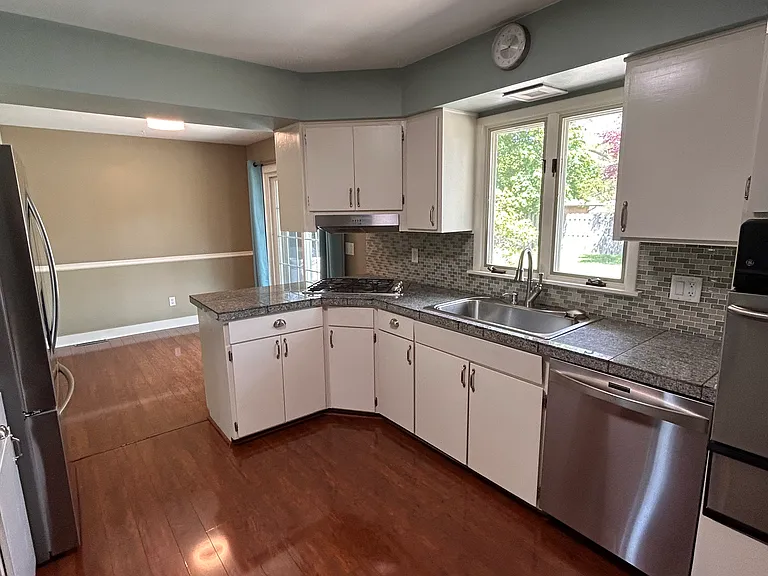 5115 Old Colony Rd — Photo 2