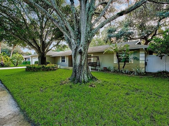 3rd image of 1685 Monterey Dr