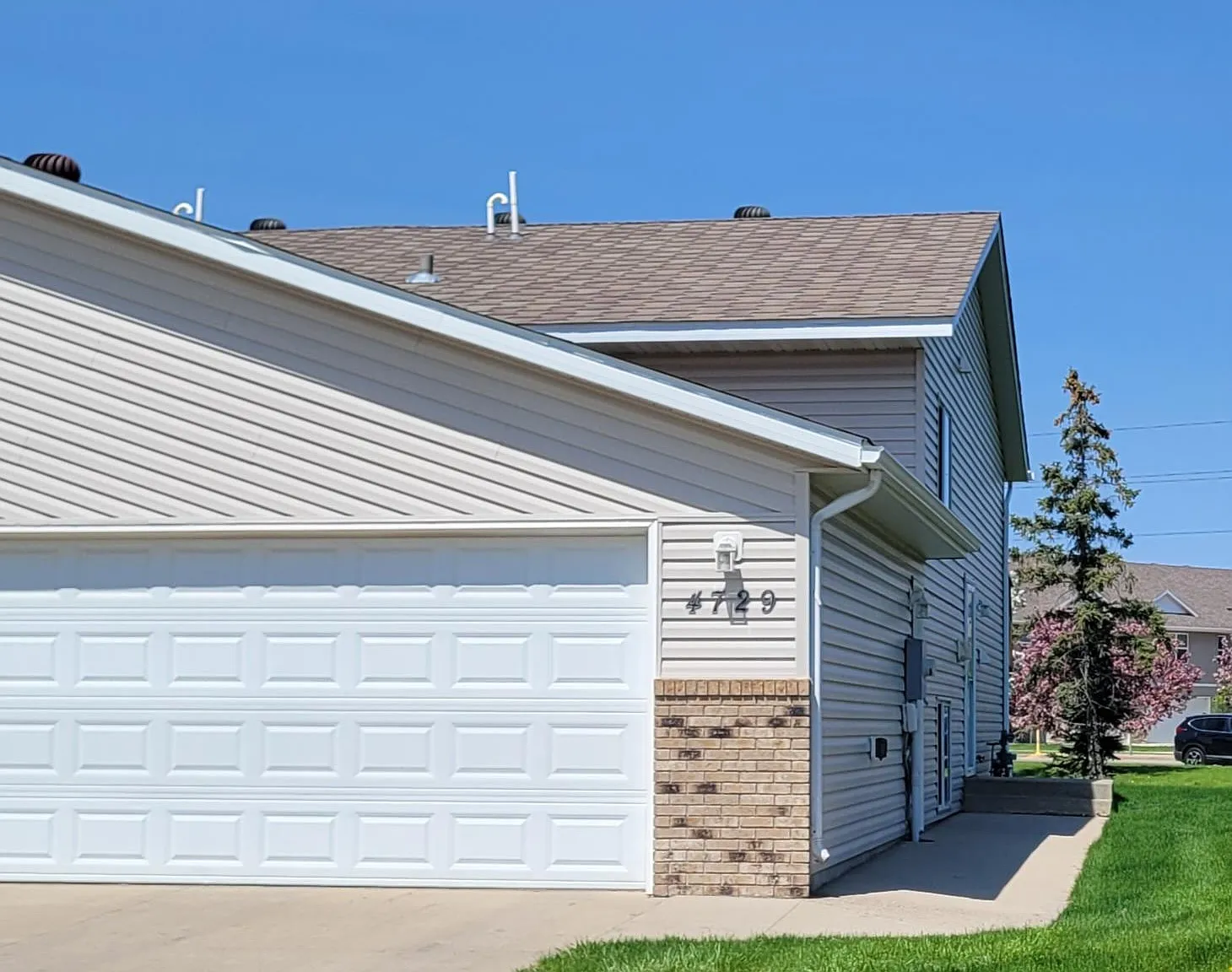 4729 Townsite Pl S — Photo 1