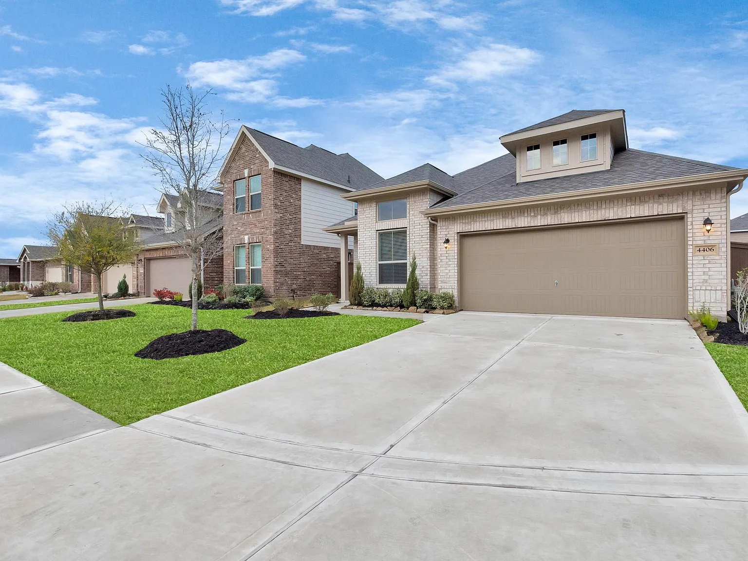4 bed, 2.0 bath, 1792 sqft, $2,300 — Photo 4
