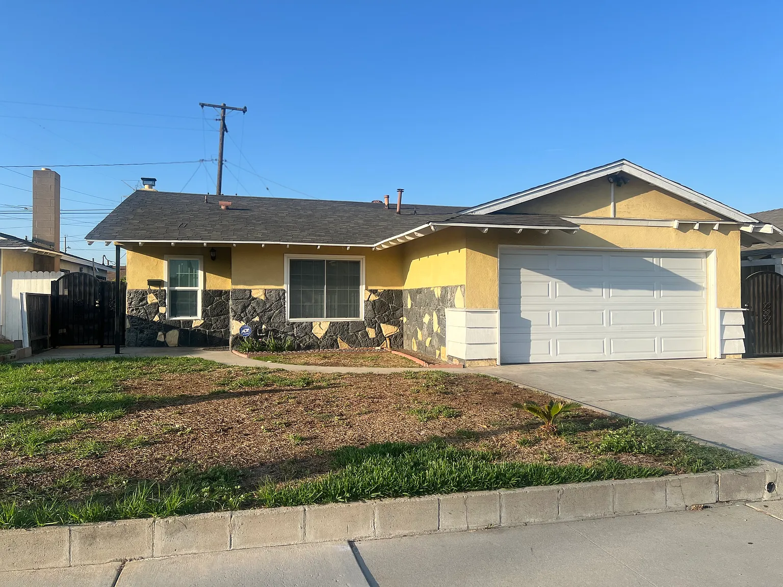 3 bed, 1095 sqft, $3,550 — Photo 1