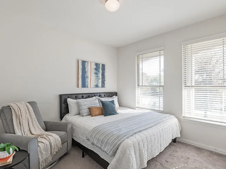 1413 Lake Grove Dr — Photo 21