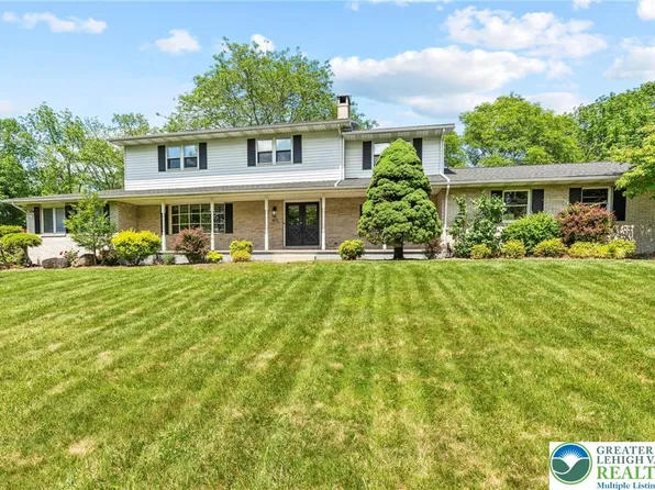 1571 Woodland Dr, Bethlehem, PA 18015