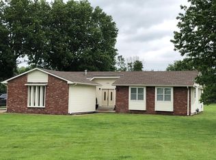 201 Maple Crest Dr, Parsons, KS 67357