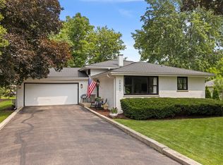 N457 Papworth St, Wheaton, IL 60187