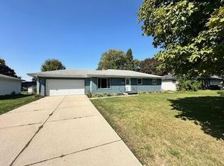 2515 Sherwood Dr, Janesville, WI 53545