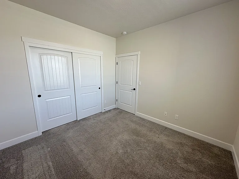3304 S Zimmerman St — Photo 14
