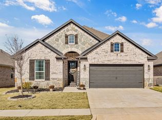 112 Maverick Ln, Pilot Point, TX 76258