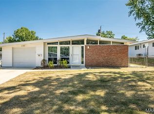 430 Countryside Dr, Florissant, MO 63033