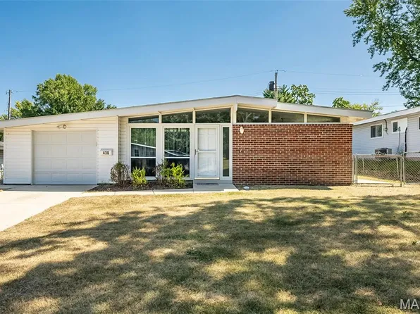 430 Countryside Dr, Florissant, MO 63033