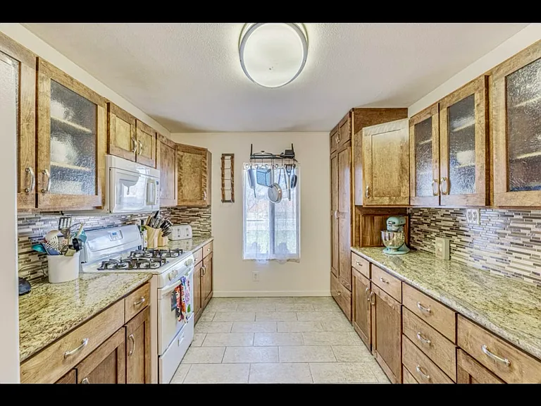 2108 Knollwood Ct — Photo 10