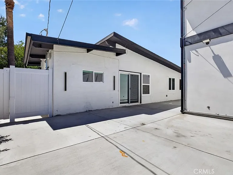 10806 Paso Robles Ave — Photo 30