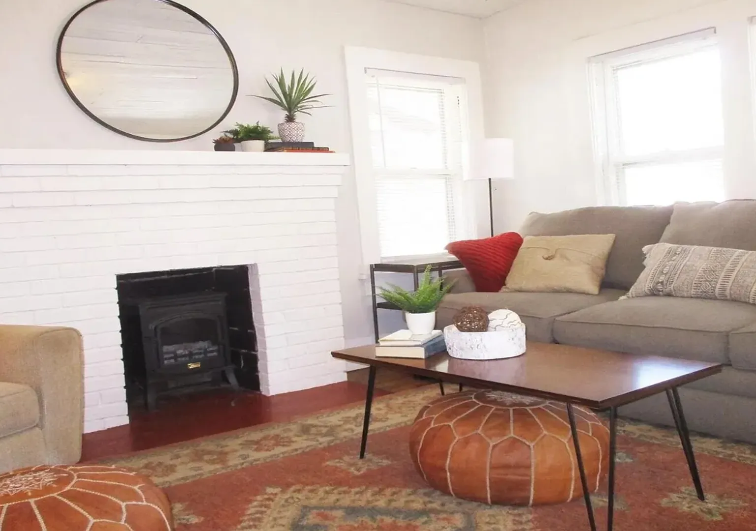 Charming 2-Bed, 1-Bath Fully Furnished Home Ready for Move-In! — Photo 2