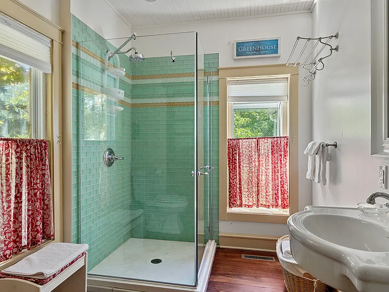 205 N Elm St — Photo 14