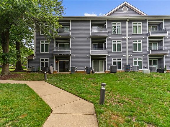 4th image of 1134 Lake Heron Dr #1B