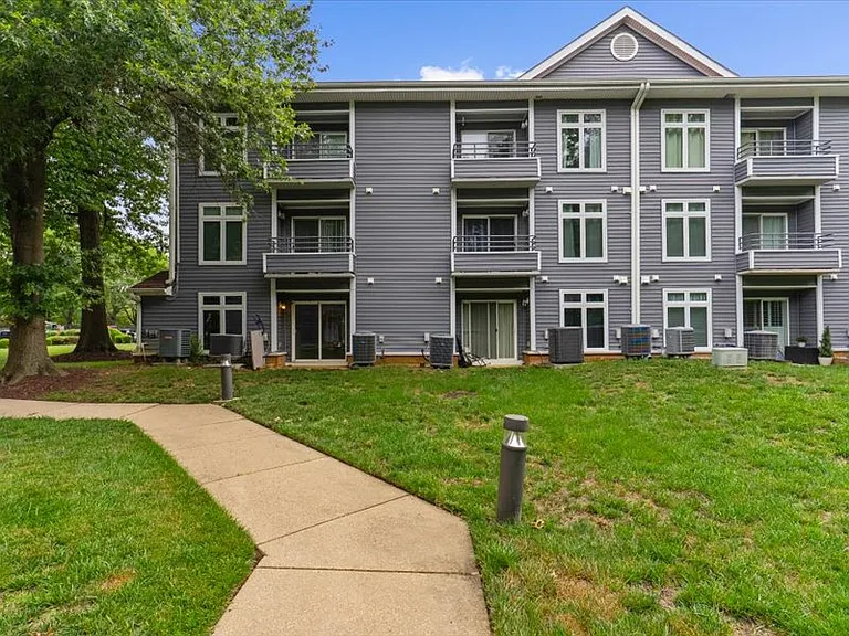 1134 Lake Heron Dr #1B — Photo 6