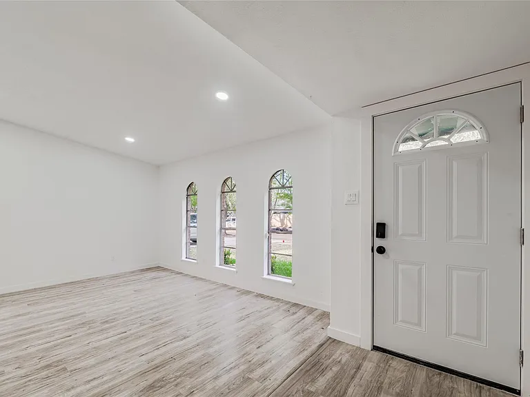 2210 Stillmeadow Dr — Photo 19