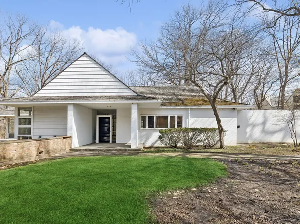 155 S Deere Park Dr, Highland Park, IL 60035