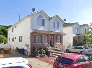 14 Moonlight Ct, Staten Island, NY 10314