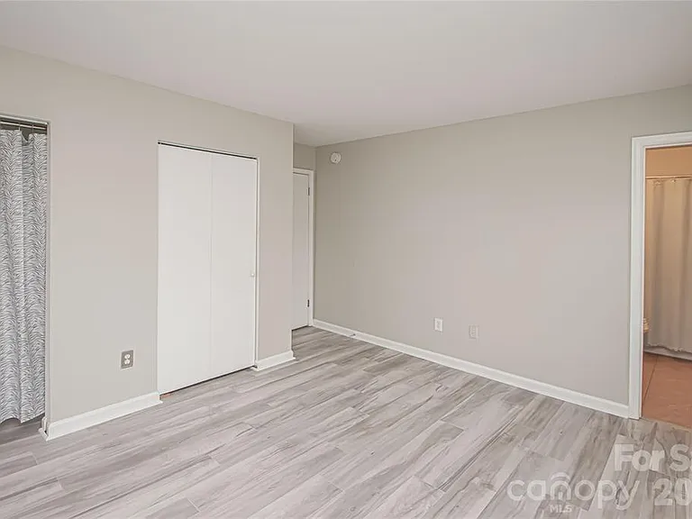 8839 Hunter Ridge Dr — Photo 17
