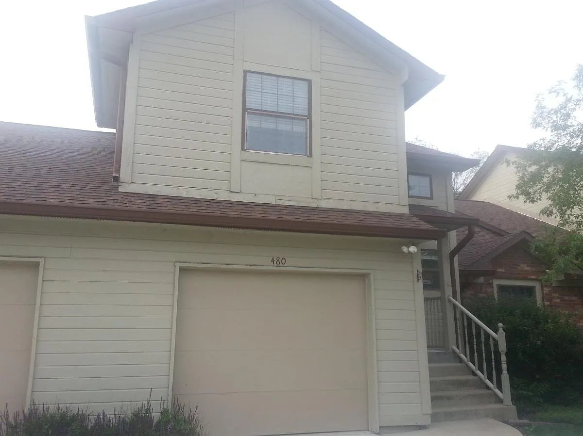 480 Van Camp Sq photo 1