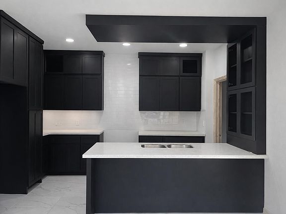3rd image of 5141 Plasencia Ln