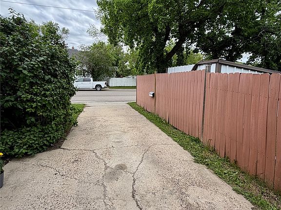 3rd image of 233 Herbert Street E