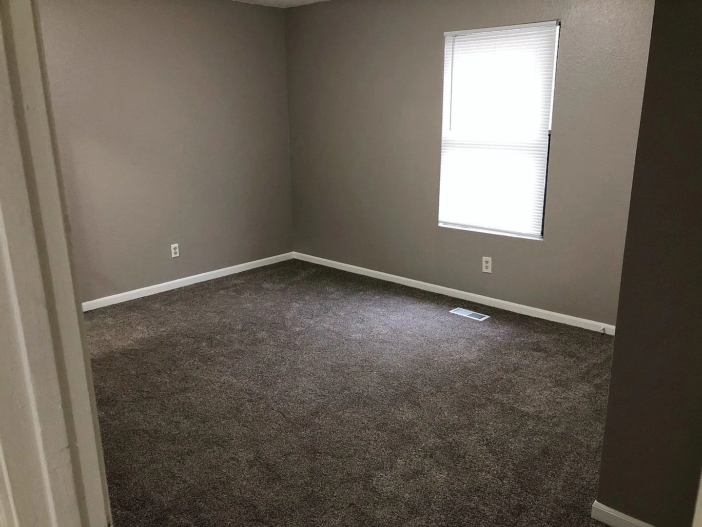 418 Pottawatomie St — Photo 4