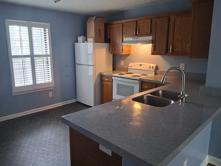 606 Independence Ct — Photo 3