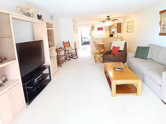 3rd image of 8494 Ridgewood Ave APT 4205
